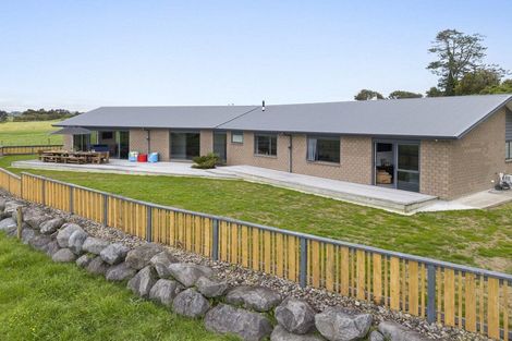 Photo of property in 130 Hurworth Road, Hurworth, New Plymouth, 4371