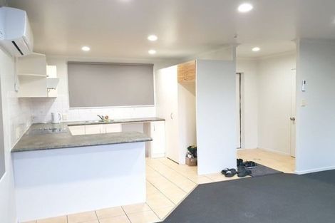 Photo of property in 10 Piriti Place, Weymouth, Auckland, 2103