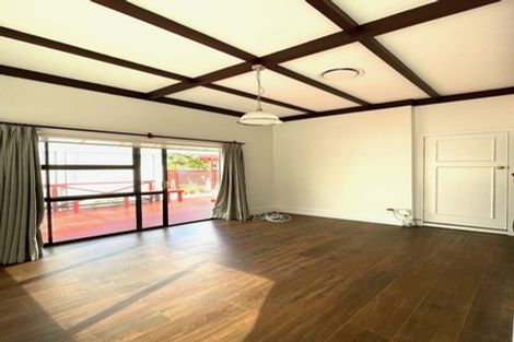 Photo of property in 504 East Coast Road, Windsor Park, Auckland, 0630