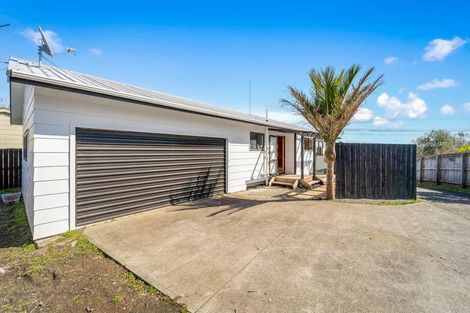 Photo of property in 1/80 Browns Bay Road, Rothesay Bay, Auckland, 0630