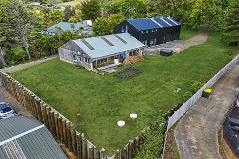 Photo of property in 127 Bethells Road, Waitakere, 0781