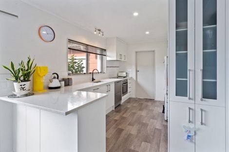 Photo of property in 37 Lachlan Drive, Dinsdale, Hamilton, 3204