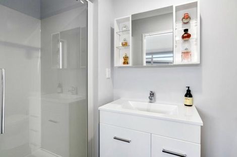 Photo of property in 58 Exeter Crescent, Takaro, Palmerston North, 4412