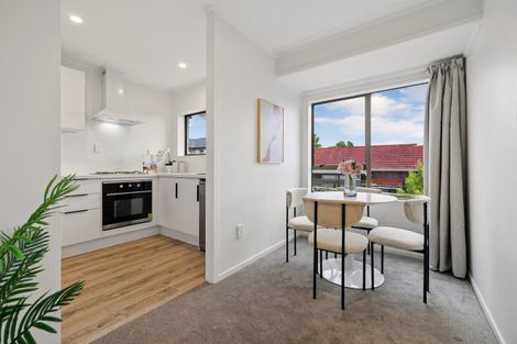 Photo of property in 1/7 Tusac Place, Totara Vale, Auckland, 0627