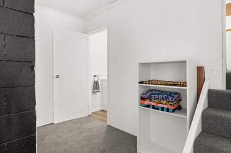 Photo of property in 46 Seaview Road, Marfell, New Plymouth, 4310