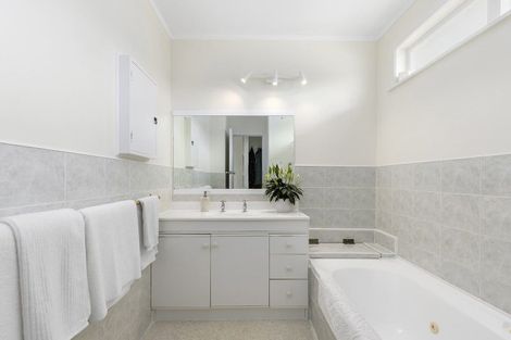 Photo of property in 18 Maple Grove, Kingston, Wellington, 6021