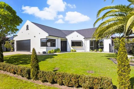 Photo of property in 2 Quadrant Heights, Paraparaumu, 5032