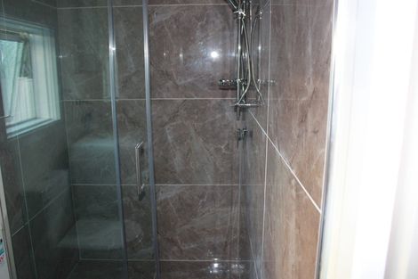 Photo of property in 3 Glen Marine Parade, Glendene, Auckland, 0602