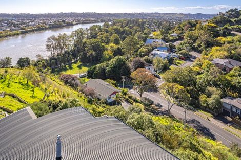 Photo of property in 1 Shakespeare Road, Bastia Hill, Whanganui, 4500