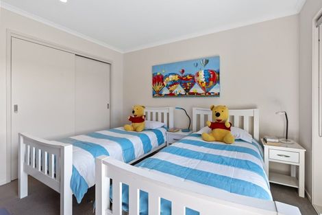 Photo of property in 5 Links Drive, Waiwhakaiho, New Plymouth, 4312