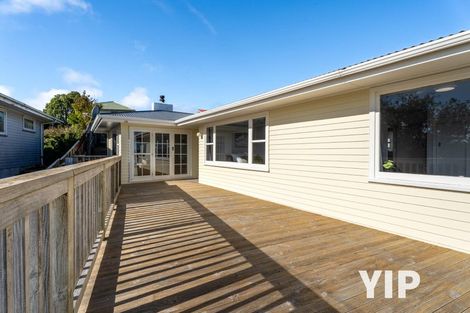 Photo of property in 22 Longcroft Terrace, Newlands, Wellington, 6037