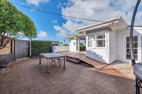 Photo of property in 1/30 Jellicoe Road, Murrays Bay, Auckland, 0630