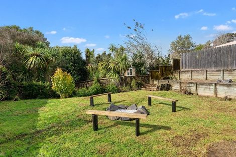 Photo of property in 16 Fitzwilliam Drive, Torbay, Auckland, 0630