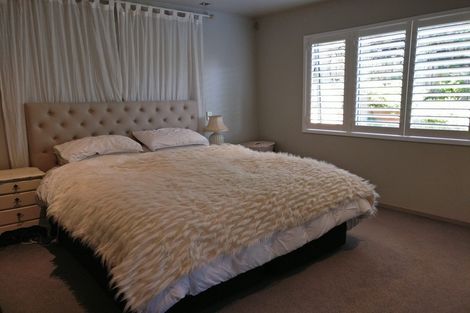 Photo of property in 2/44a Tamahere Drive, Glenfield, Auckland, 0629