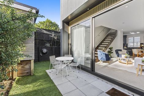 Photo of property in 6/20 Trent Street, Island Bay, Wellington, 6023