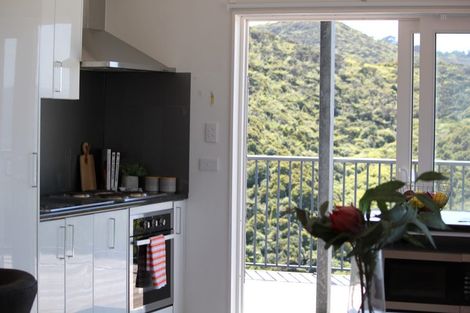 Photo of property in 41a Tamworth Crescent, Newlands, Wellington, 6037