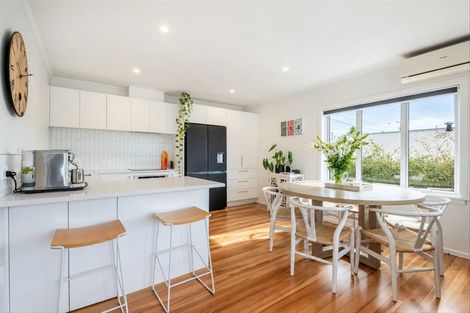 Photo of property in 42 Matipo Road, Mairangi Bay, Auckland, 0630