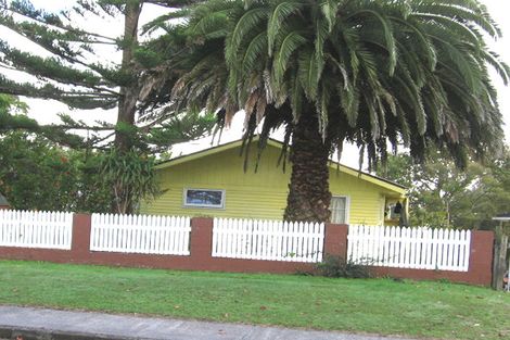 Photo of property in 44 Waipani Road, Te Atatu Peninsula, Auckland, 0610