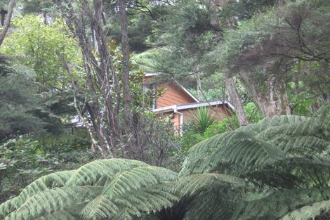 Photo of property in 400 Scenic Drive, Waiatarua, Auckland, 0612