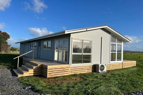 Photo of property in 32 Canal Road West, Waitakaruru, Ngatea, 3576
