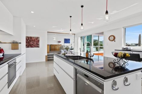 Photo of property in 5 Compass Way, Whitby, Porirua, 5024