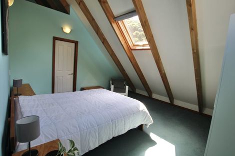 Photo of property in 2 Cascade Avenue, Waiatarua, Auckland, 0604