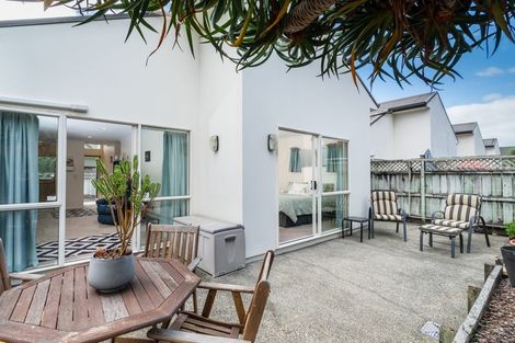 Photo of property in 5/16 Vinograd Drive, Te Atatu Peninsula, Auckland, 0610