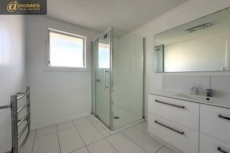 Photo of property in 6 Glenvil Lane, Te Atatu Peninsula, Auckland, 0610