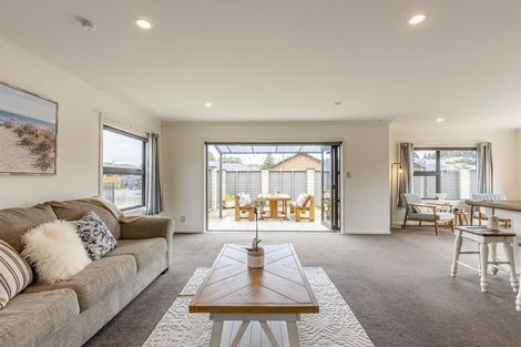 Photo of property in 23 Chestnut Close, Kelvin Grove, Palmerston North, 4414
