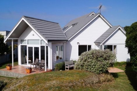 Photo of property in 32 Ashton Fitchett Drive, Brooklyn, Wellington, 6021