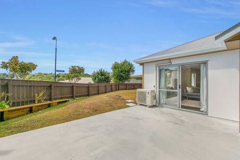 Photo of property in 2 Catlins Glen, Aotea, Porirua, 5024