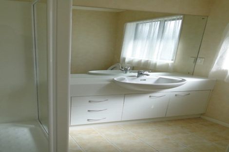 Photo of property in 8 Attymon Lane, East Tamaki, Auckland, 2016