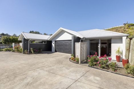 Photo of property in 17a Heta Road, Highlands Park, New Plymouth, 4312
