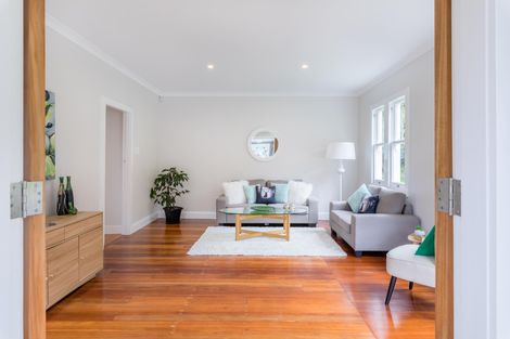 Photo of property in 33 Sunnyvale Road, Swanson, Auckland, 0614