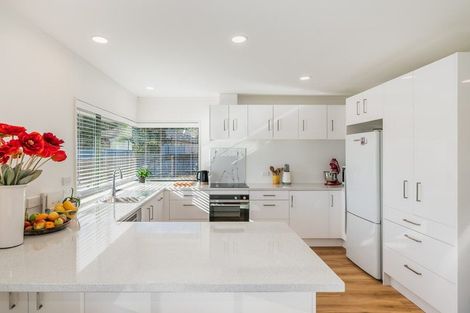 Photo of property in 7 Balmerino Grove, Waikanae, 5036