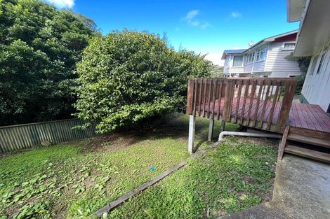 Photo of property in 3 Blandford Way, Newlands, Wellington, 6037