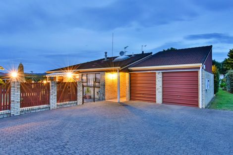 Photo of property in 9 Hazeldene Place, Opaheke, Papakura, 2113