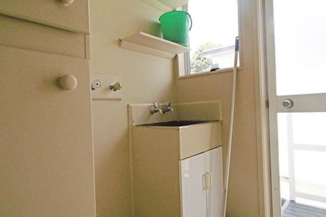 Photo of property in 1/6 Myna Place, Weymouth, Auckland, 2103