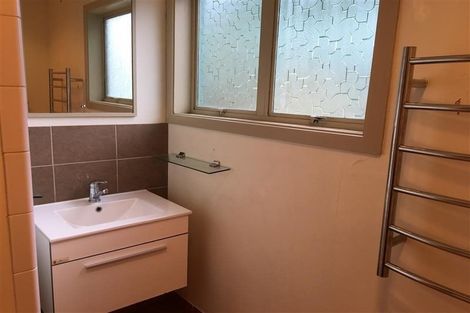 Photo of property in 596 Beach Road, Rothesay Bay, Auckland, 0630