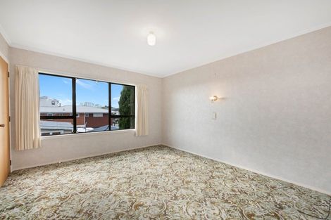 Photo of property in 44 Bradbury Road, Botany Downs, Auckland, 2010