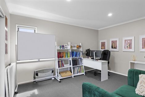 Photo of property in 115 Saint James Drive, Huntington, Hamilton, 3210