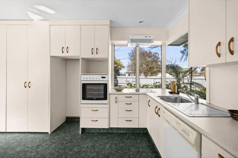 Photo of property in 16 Howard Road, Taradale, Napier, 4112