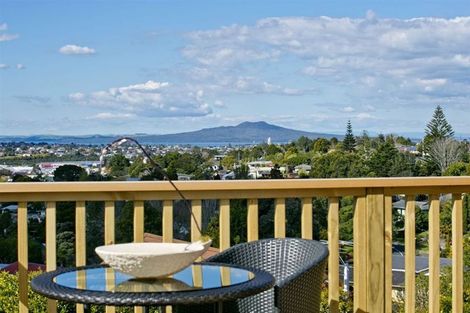 Photo of property in 603a Glenfield Road, Totara Vale, Auckland, 0629