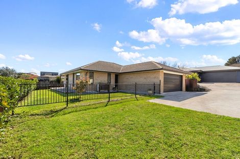 Photo of property in 8 Ballintoy Park Drive, Welcome Bay, Tauranga, 3175
