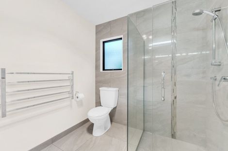 Photo of property in 12 The Topdeck, Whitby, Porirua, 5024