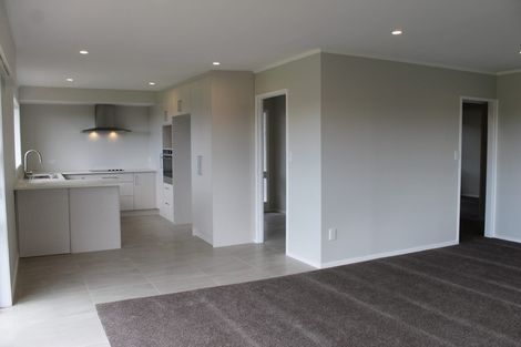 Photo of property in 2/33 Tyrian Close, Half Moon Bay, Auckland, 2012