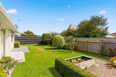 Photo of property in 48a Rewarewa Crescent, Waikanae, 5036