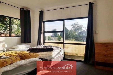 Photo of property in 10 Lindaver Grove, Merrilands, New Plymouth, 4312