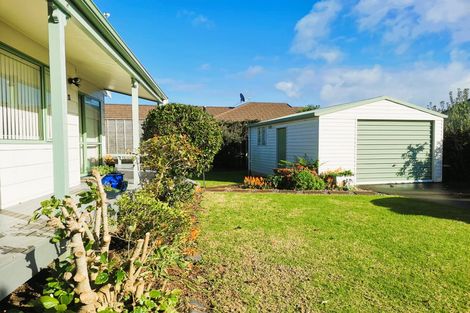 Photo of property in 11 Bermuda Place, One Tree Point, 0118