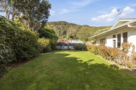 Photo of property in 10 Pukatea Street, Eastbourne, Lower Hutt, 5013